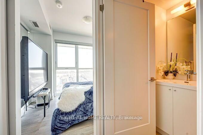 2550 Simcoe Street N, Unit 1807 - Photo 16