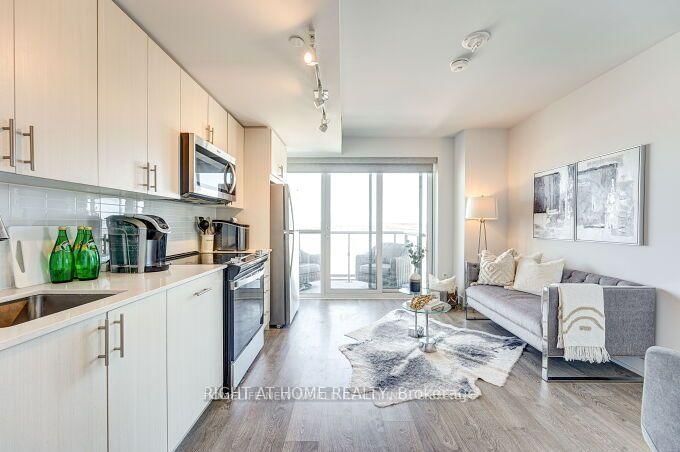 2550 Simcoe Street N, Unit 1807 - Photo 3