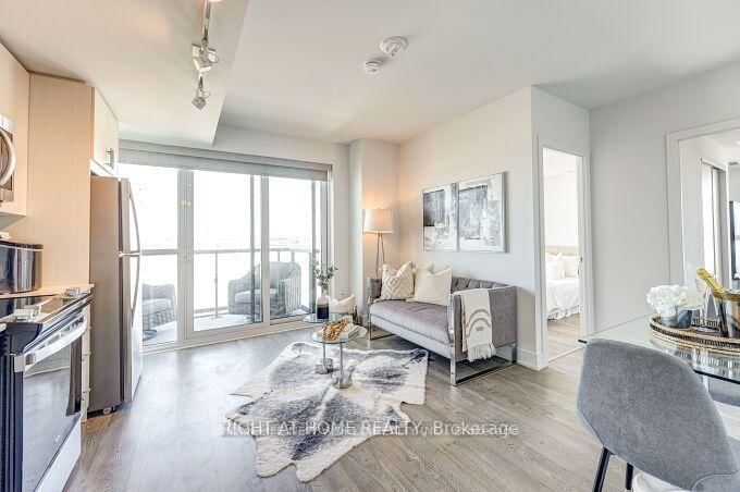 2550 Simcoe Street N, Unit 1807 - Photo 4