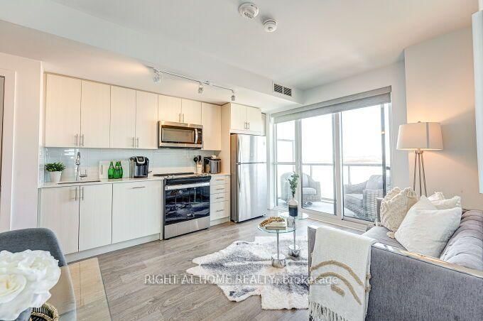 2550 Simcoe Street N, Unit 1807 - Photo 5