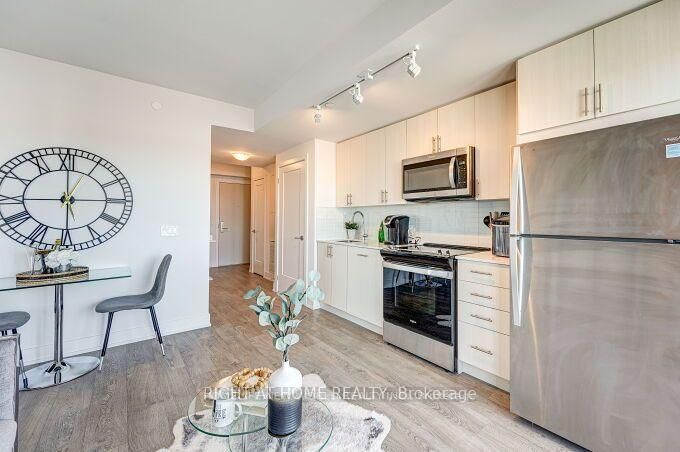 2550 Simcoe Street N, Unit 1807 - Photo 8