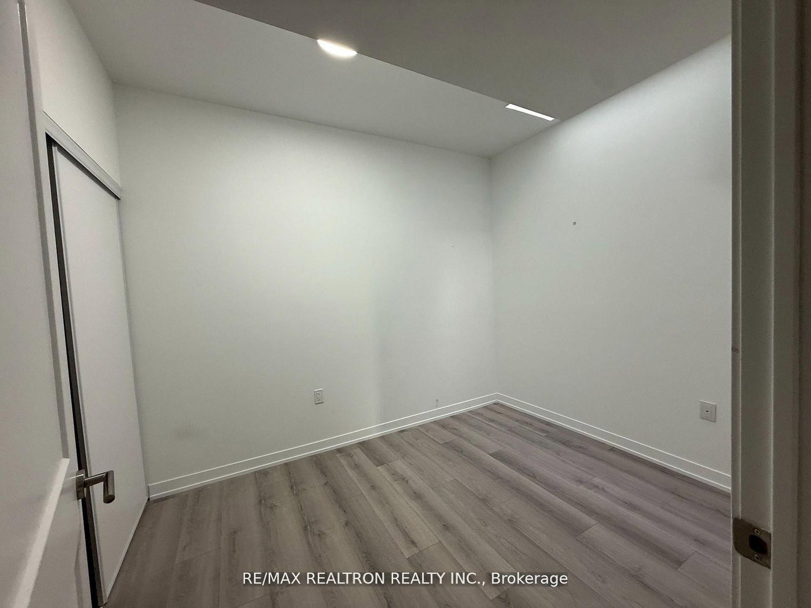 485 Logan Avenue, Unit 312 - Photo 9