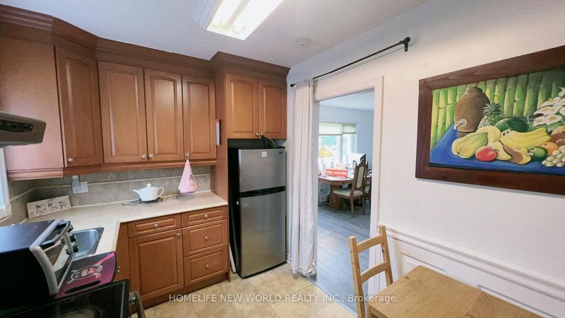 38 Ainsdale Rd, Toronto, M1R 3Y8 | Image 2