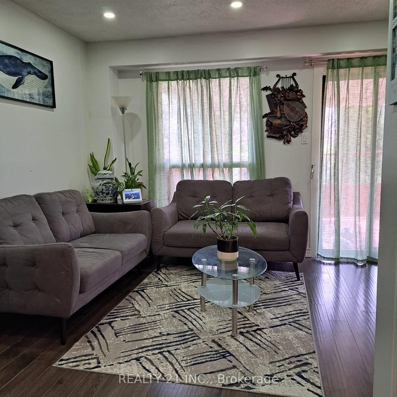55 Shepmore Terr, Toronto, M1B 3H3 | Image 2