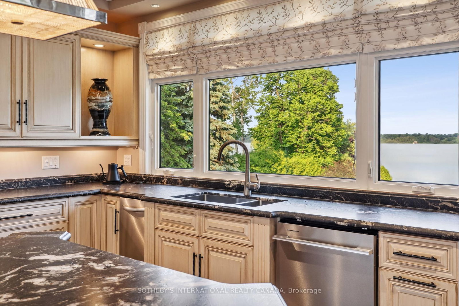 12 Island View Court • Scugog, ON photo 16