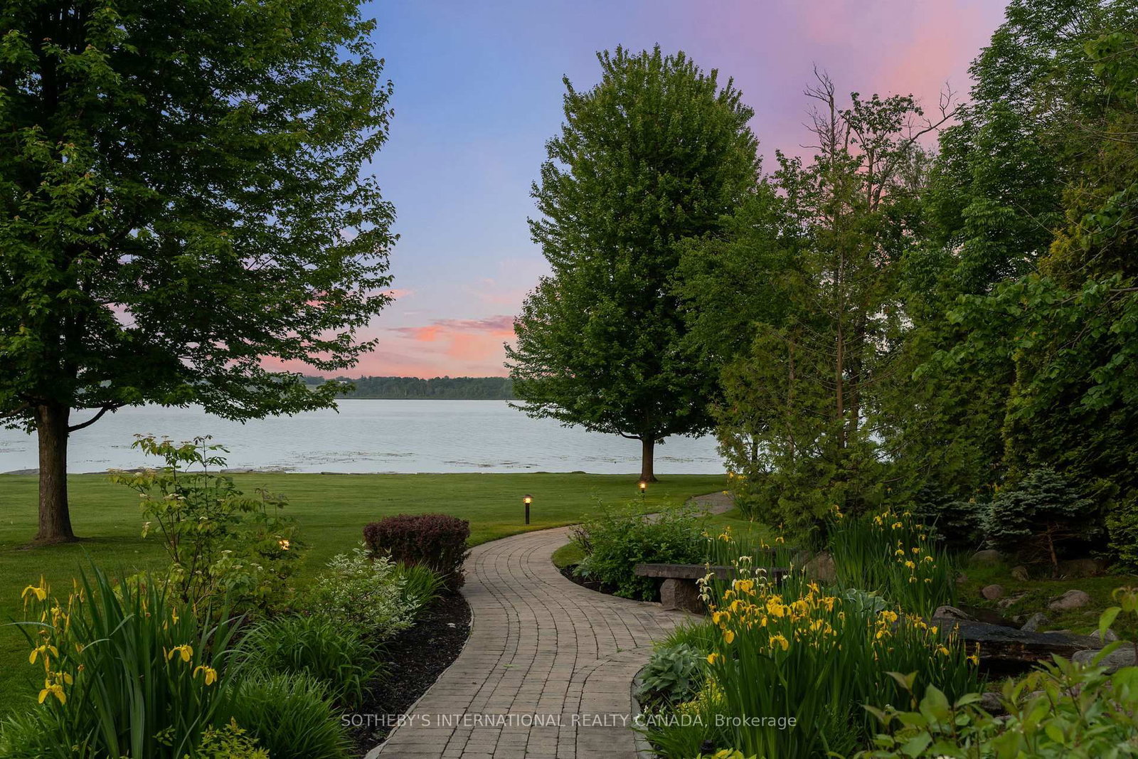 12 Island View Court • Scugog, ON photo 4