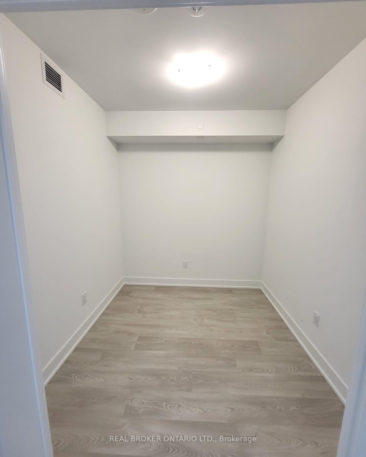 2545 Simcoe Street N, Unit 1813 - Photo 2
