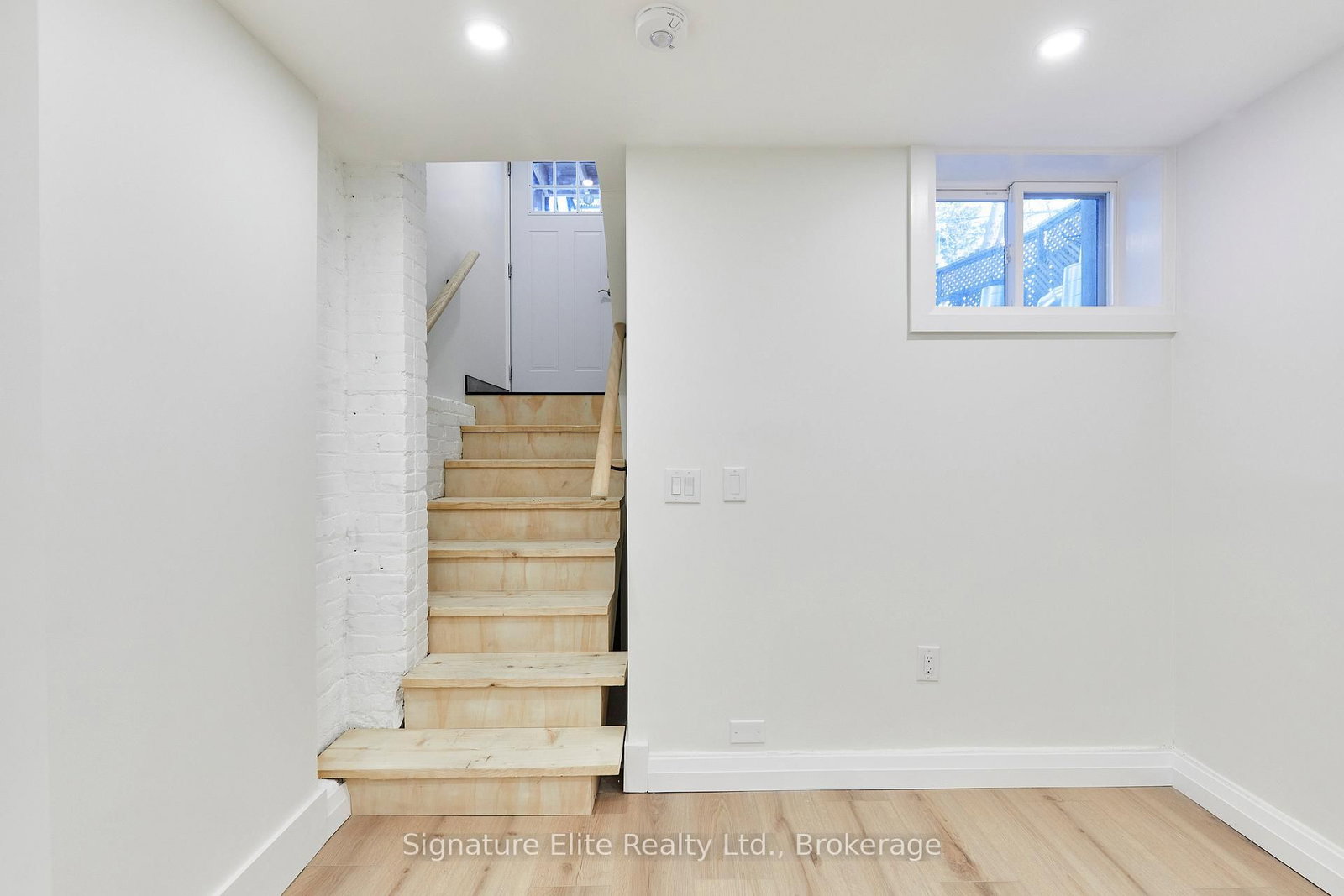 927 Kingston Road, Unit Lower - Photo 3