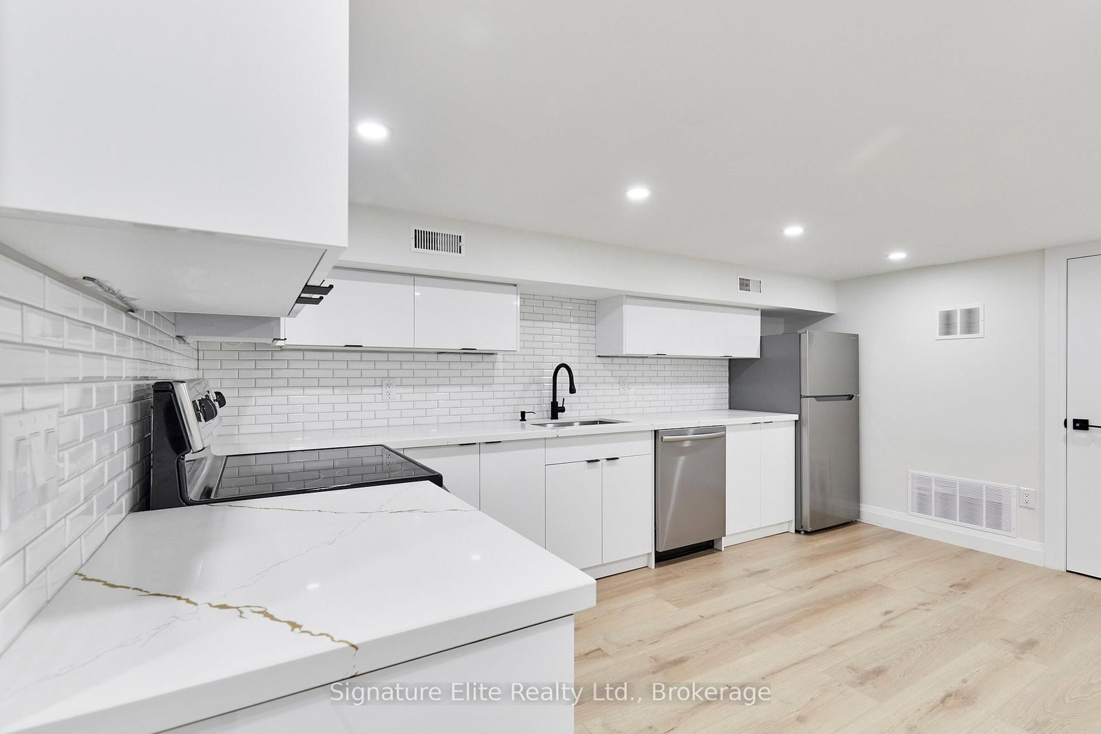 927 Kingston Road, Unit Lower - Photo 8