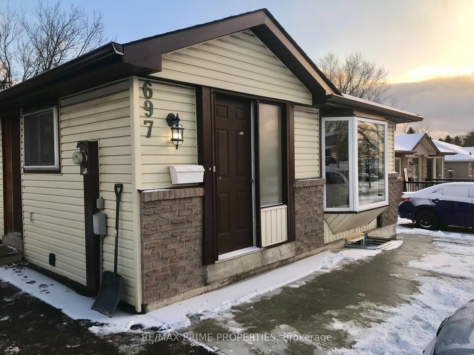 Detached House for lease at Main Floor-697 Downview Crescent, Oshawa, Ontario, L1H 7W4 - Donevan - MLS: E13082562