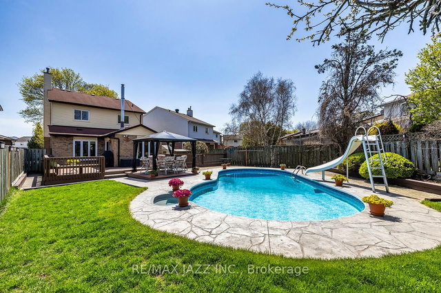 1716 Minstrel Manor