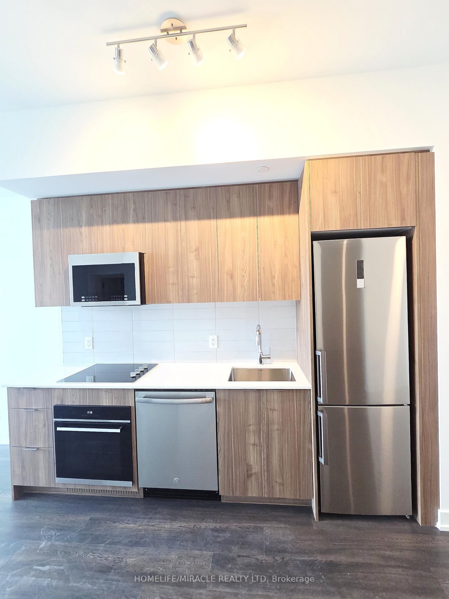 743 Warden Avenue, Unit 212 - Photo 6