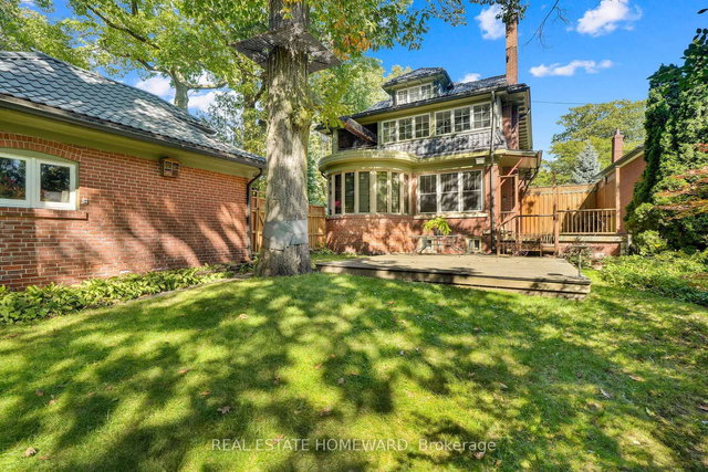 32 Hollywood Crescent