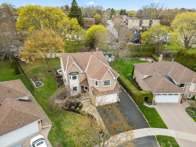 19 Farncomb Crescent
