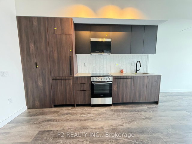 613 - 1635 MILITARY Trail