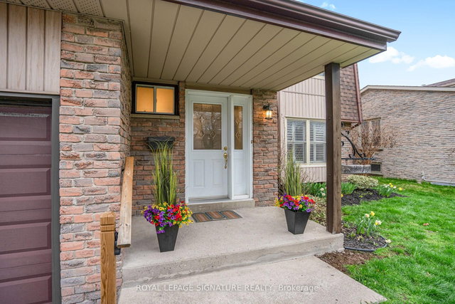 1217 Canborough Crescent