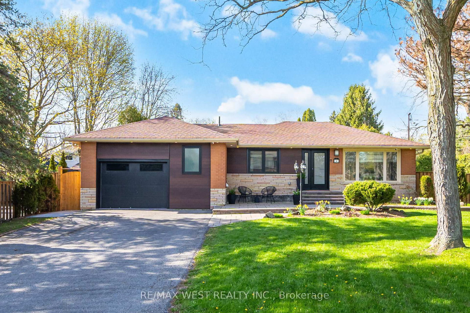 Detached House for sale at 4 Avon Court, Whitby, Ontario, L1N 3H3 - Williamsburg - MLS: E13086966
