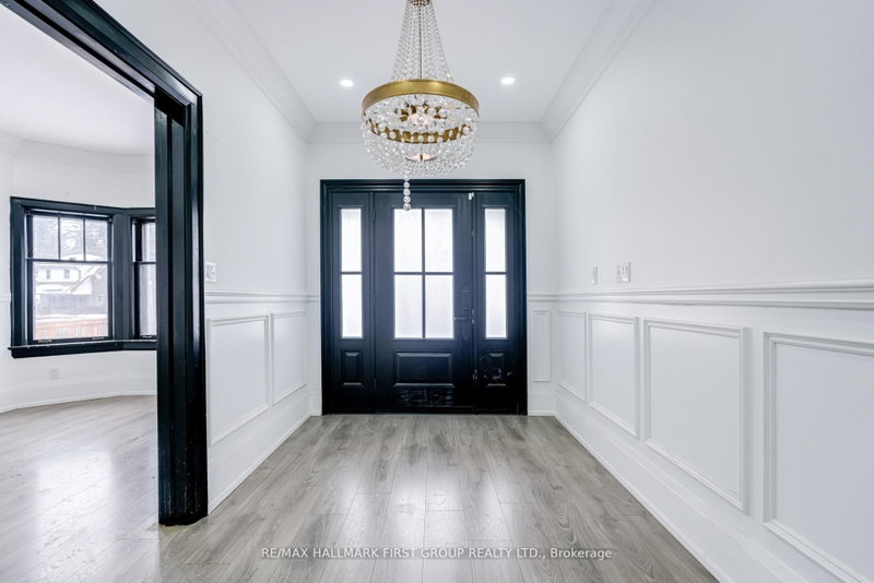 512 Simcoe Street N