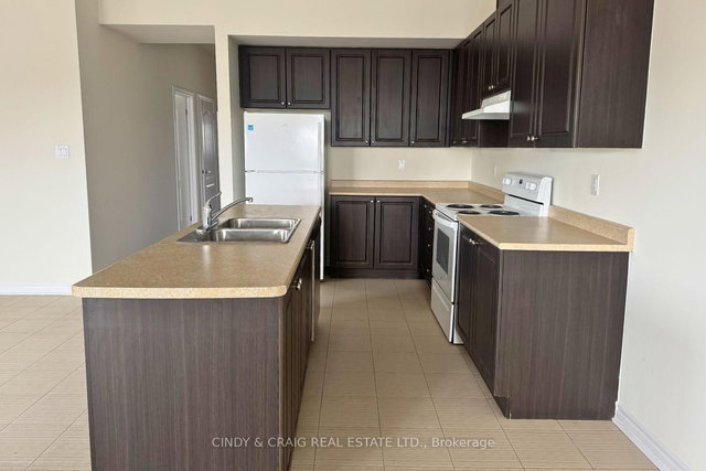 9 - 15 Rosswell Drive