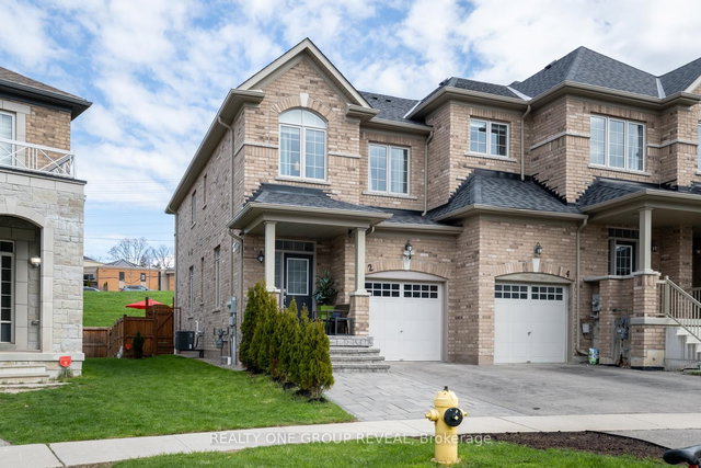 2 Rimrock Crescent