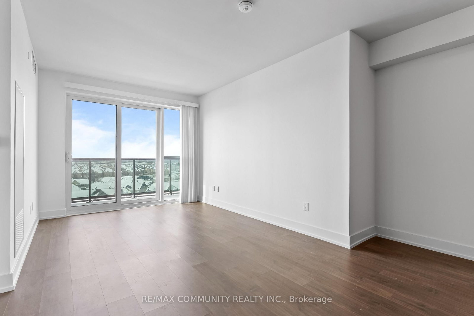 2550 Simcoe Street N, Unit 817 - Photo 6