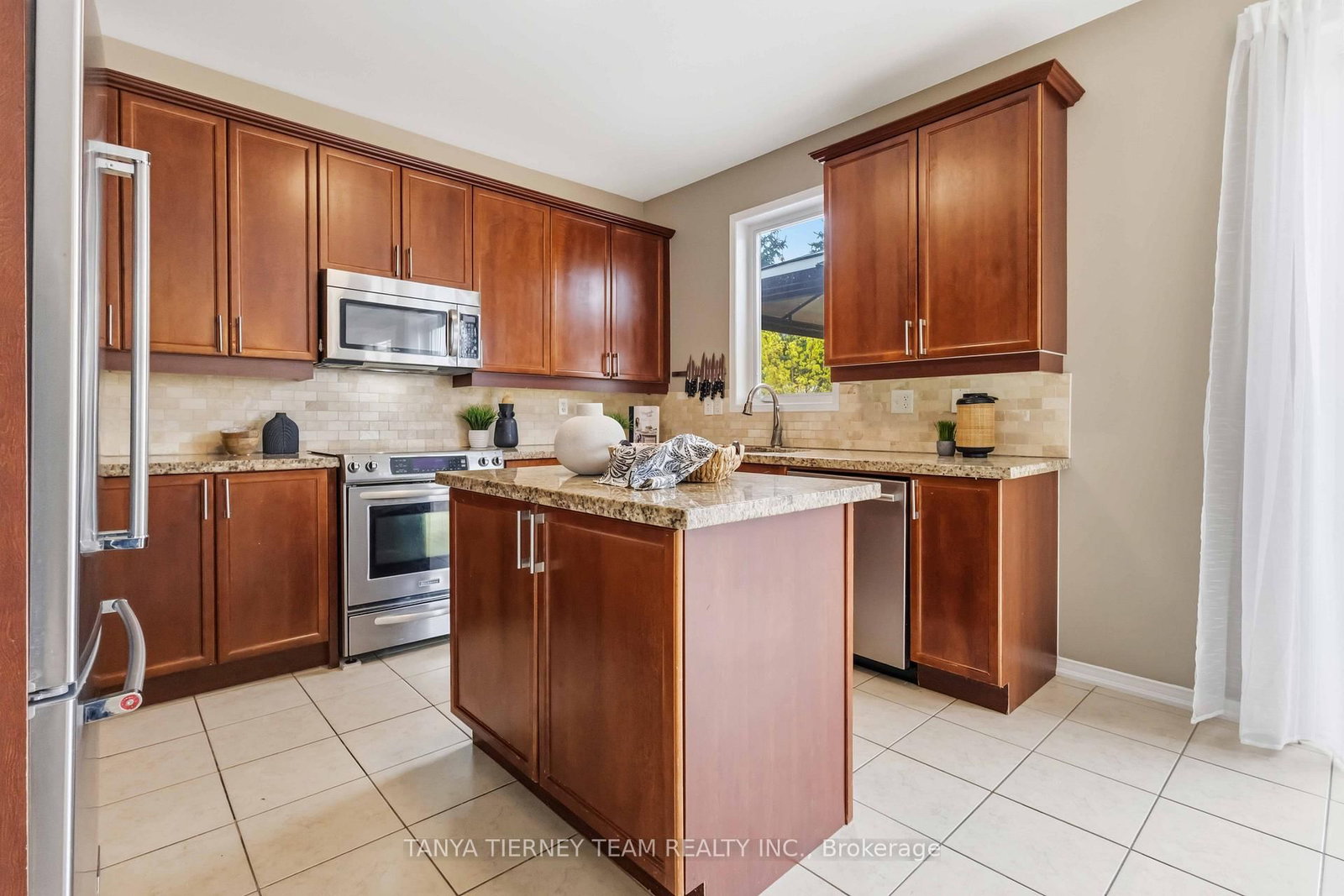2315 Hackett Place - Photo 13