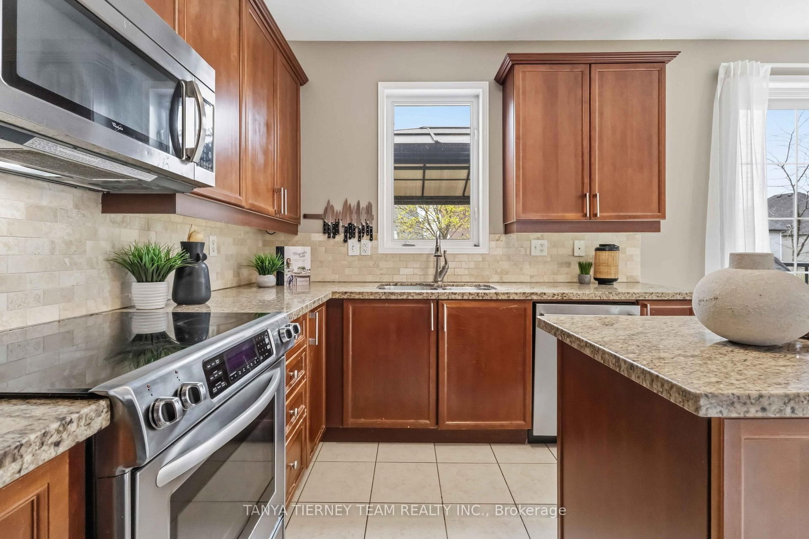 2315 Hackett Place - Photo 15