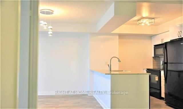 151 Village Green Square, Unit 809 - Photo 4