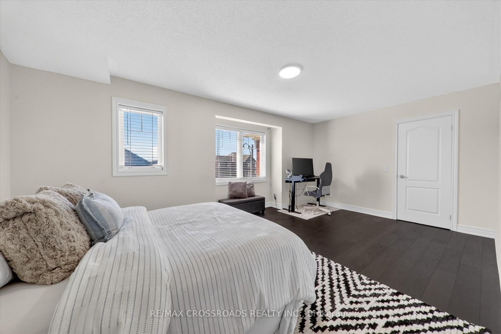 98 Britannia Avenue E - Photo 35