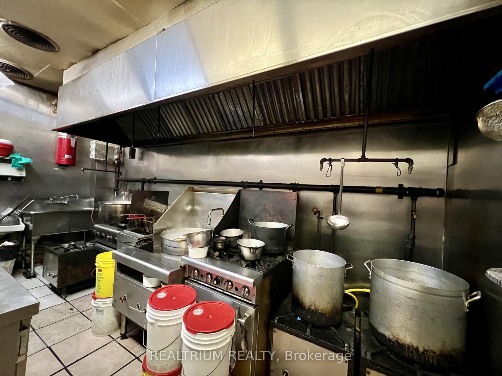 58 Redlea Avenue - Photo 3
