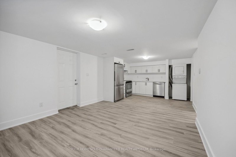 3 - 84 Taunton Road W