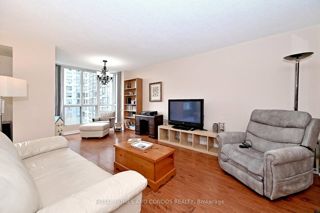618 - 2550 Lawrence Avenue E