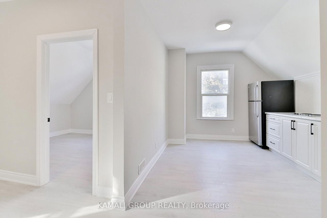 UNIT 3 - 93 McMillan Drive