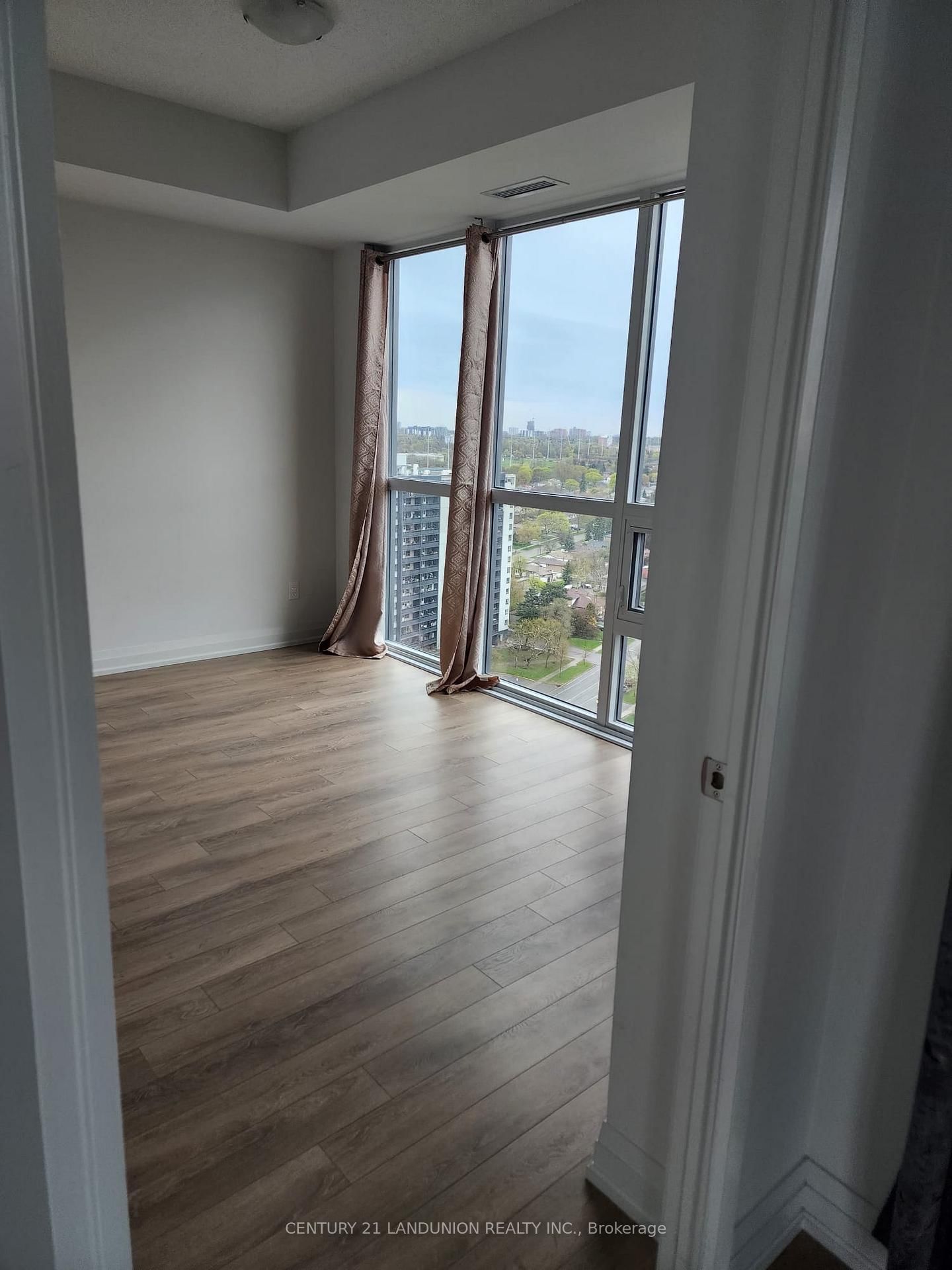 20 Meadowglen Place, Unit 1909 - Photo 15
