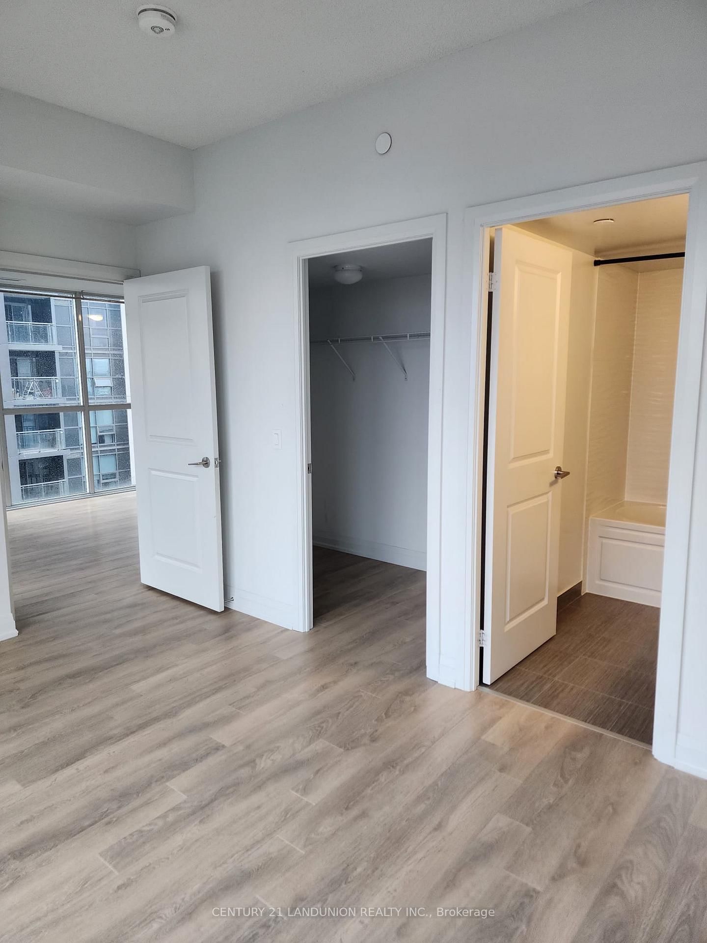 20 Meadowglen Place, Unit 1909 - Photo 17