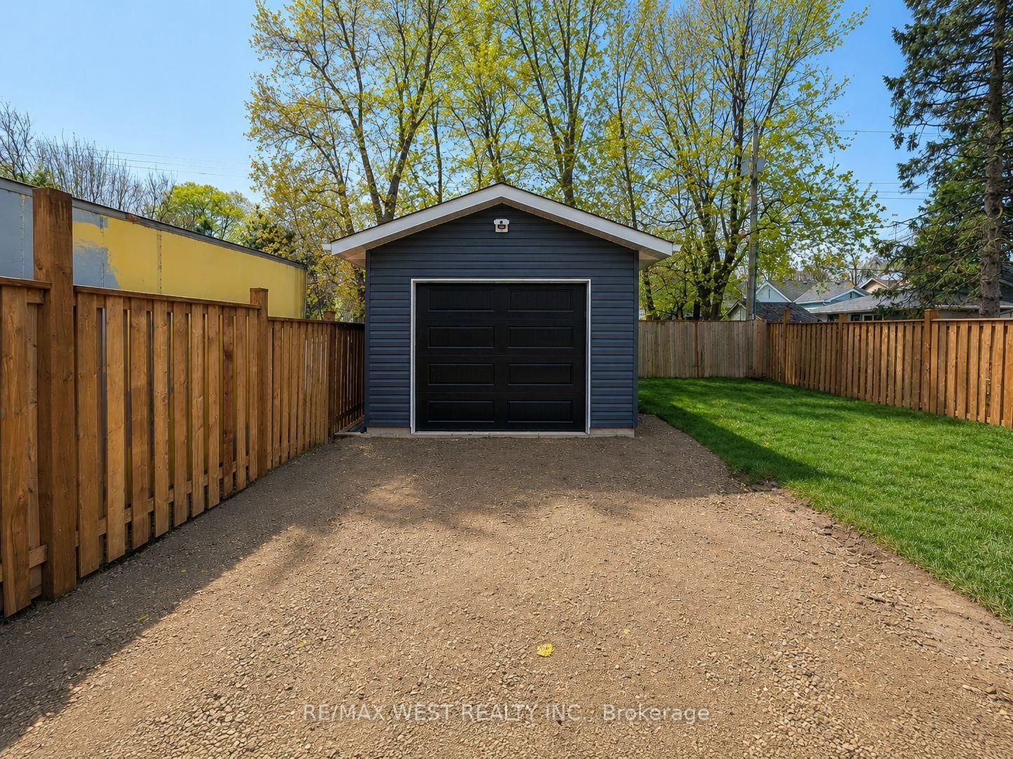 11 Pine Street - Photo 32