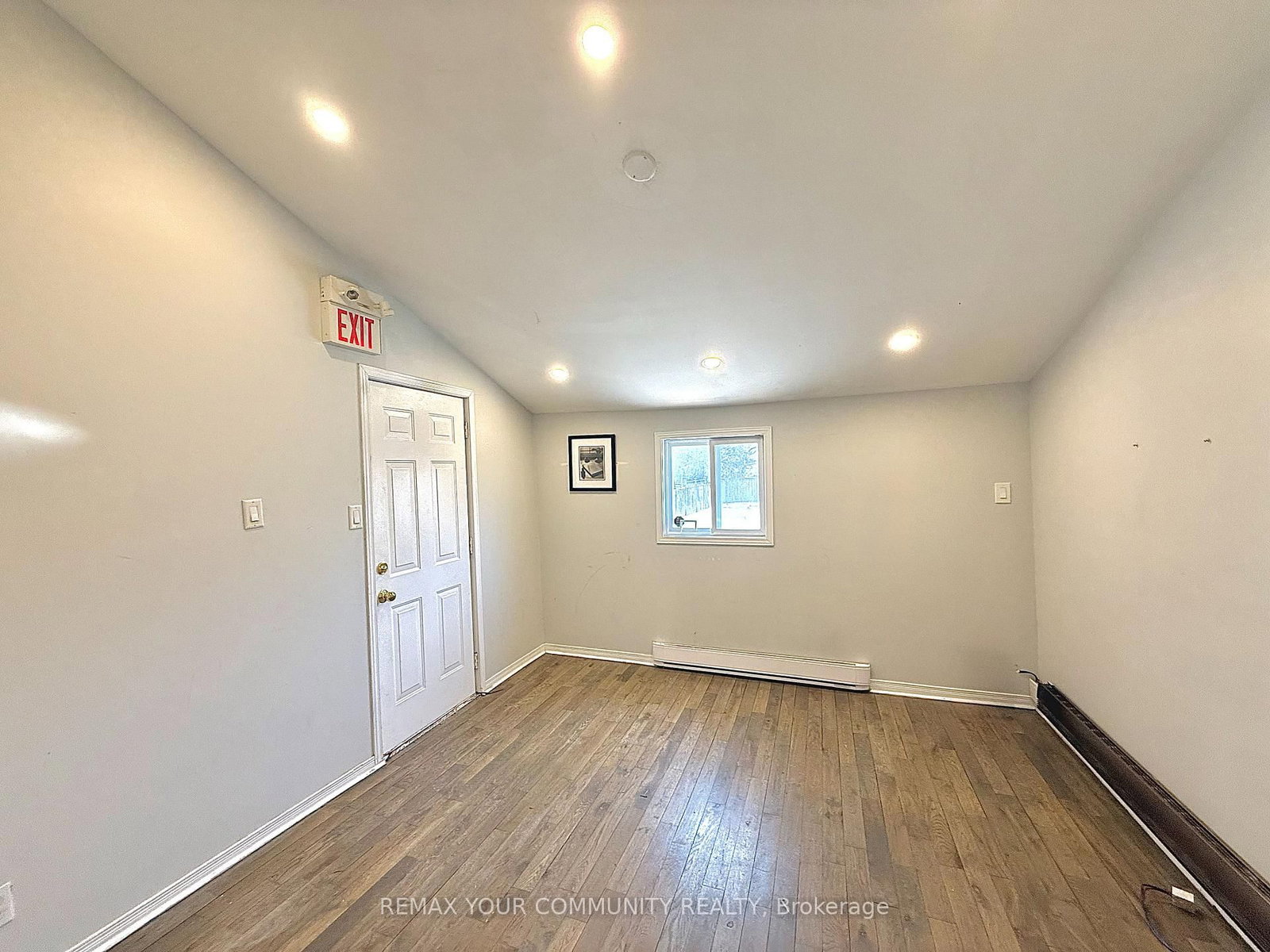 575 Kingston Road W - Photo 18