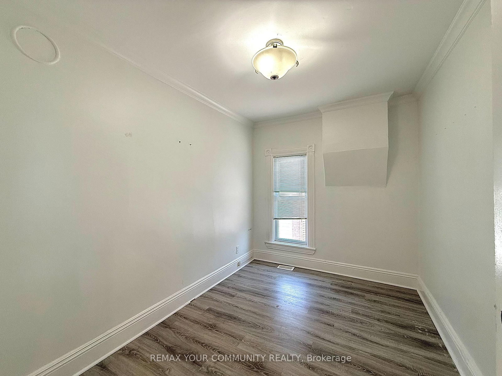 575 Kingston Road W - Photo 21