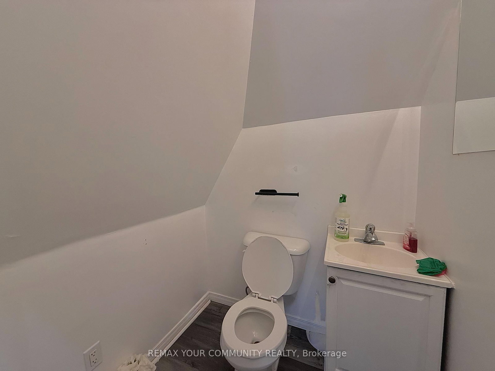575 Kingston Road W - Photo 24