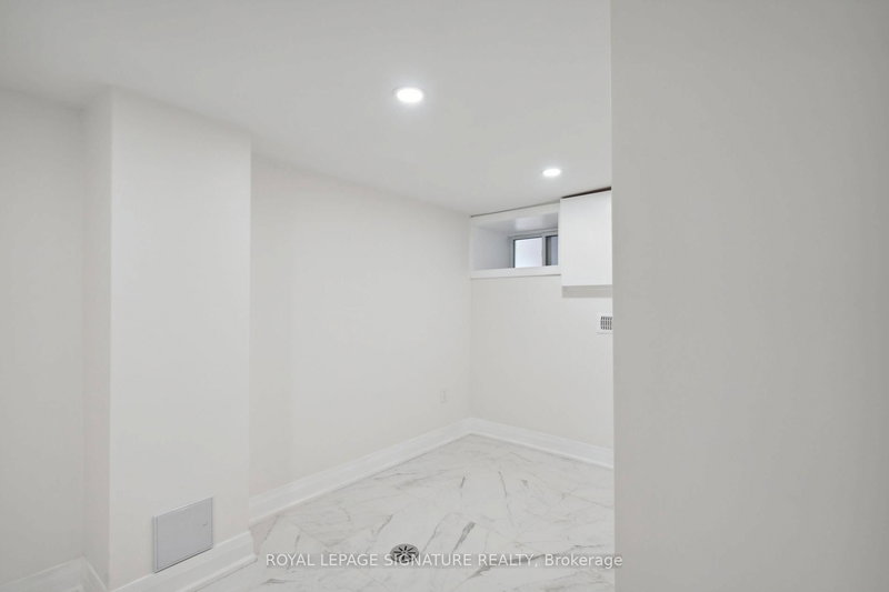 Lower - 36 Tennis Cres, Toronto, M4K 1J3 | Image 3