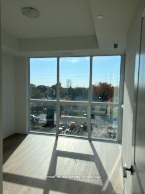 410 - 10 Meadowglen Place