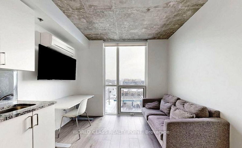 633 - 1900 Simcoe Street