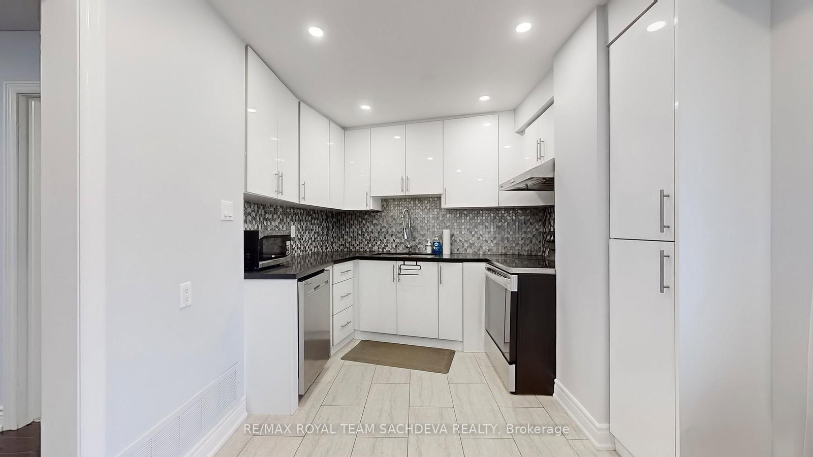 111 Huntingdale Boulevard, Unit 19 - Photo 11