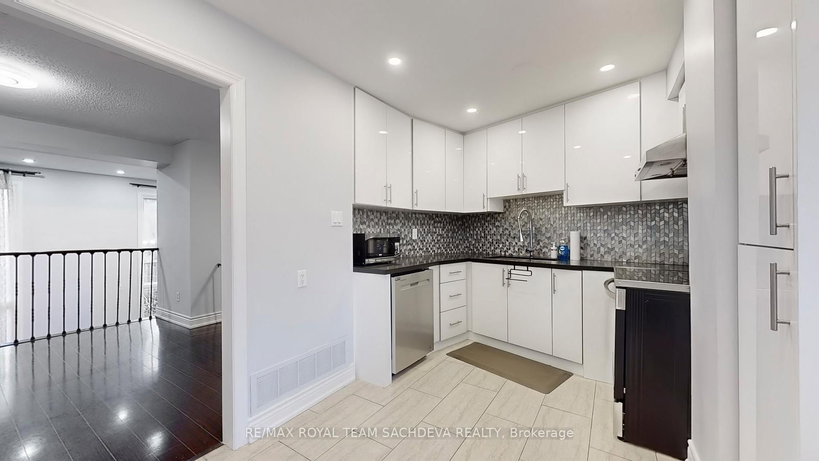 111 Huntingdale Boulevard, Unit 19 - Photo 12