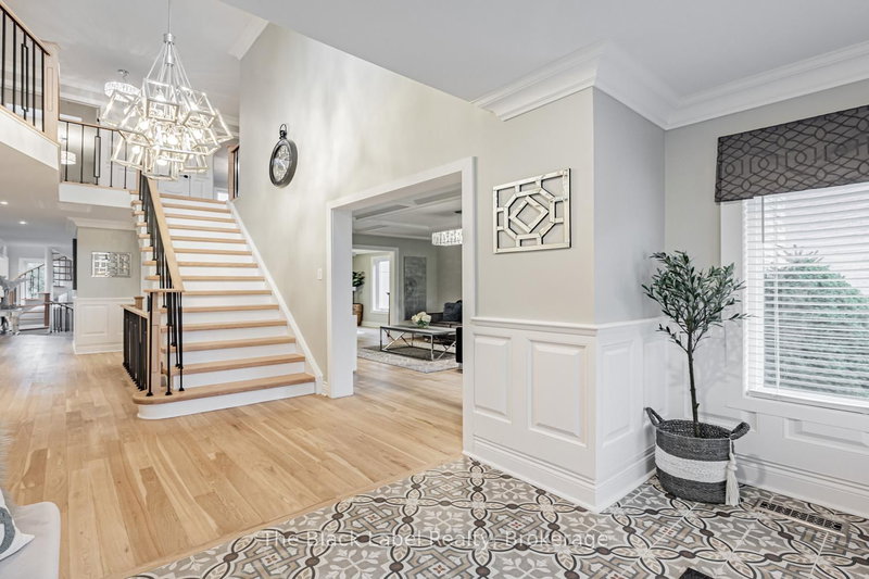 48 Lipton Cres, Whitby, L1R 1W7 | Image 3