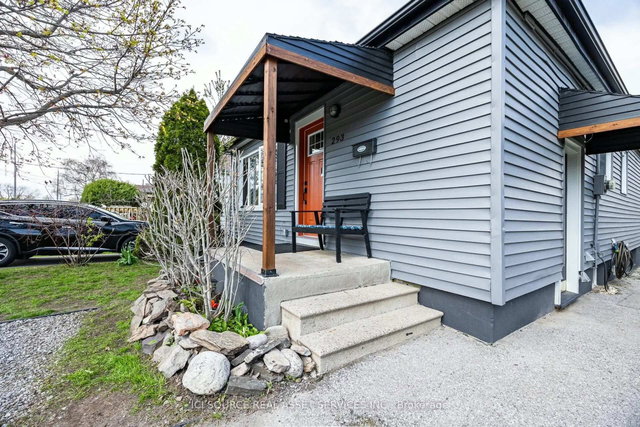 293 Oshawa Boulevard N