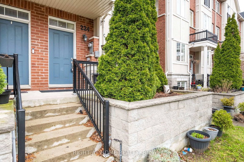 224 Dairy Dr, Toronto, M1L 0G4 | Image 2