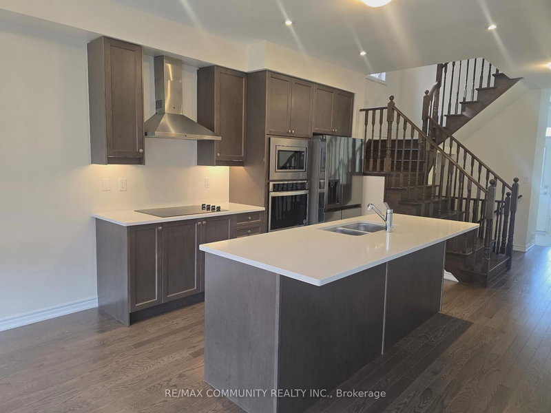 59 Mountainside Cres, Whitby, L1R 0P4 | Image 2