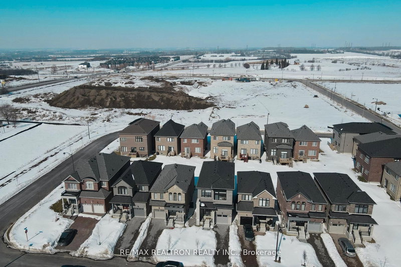 1136 Wilmington Ave, Oshawa, L1L 0T8 | Image 2