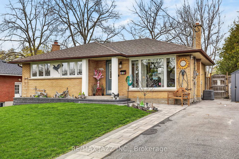 1206 Belvedere Ave, Oshawa, L1H 1T3 | Image 2